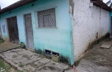 Imagem: A casa possui 2 Dormitórios, 1 Banheiro, 1 Vaga na garagem