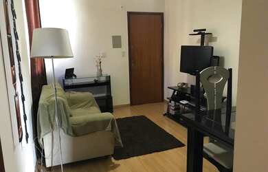 Imagem: O apartamento possui 2 Dormitórios, 1 Banheiro, 1 Vaga na garagem