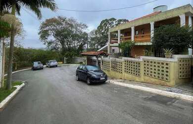 Imagem: A casa em condomínio possui 5 Dormitórios, 4 Banheiros, 4