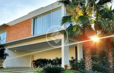 Imagem: A casa em condomínio possui 4 Dormitórios, 5 Banheiros, 5