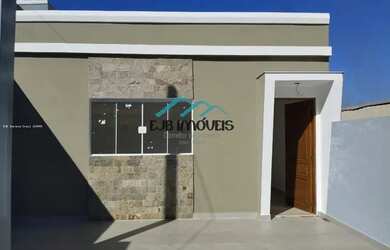 Imagem: A casa possui 3 Dormitórios, 2 Banheiros, 2 Vagas na garagem