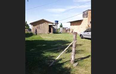 Imagem: A casa possui 2 Dormitórios, 1 Banheiro, 360m² de Área e