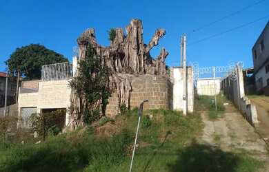 Imagem: O terreno possui 715m² de Área e está localizado em Santa