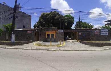 Imagem: A casa possui 1 Dormitório, 1 Banheiro, 1 Vaga na garagem