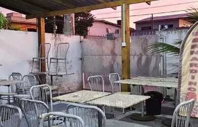 Imagem: A casa possui 1 Dormitório, 2 Banheiros, 2 Vagas na garagem