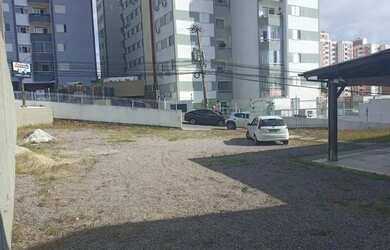 Imagem: O terreno possui 752m² de Área, Imóvel novo e está localizado