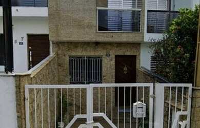 Imagem: A casa possui 3 Dormitórios, 2 Banheiros, 1 Vaga na garagem