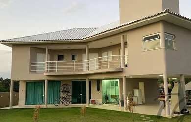 Imagem: A casa em condomínio possui 5 Dormitórios, 5 Banheiros, 504m²