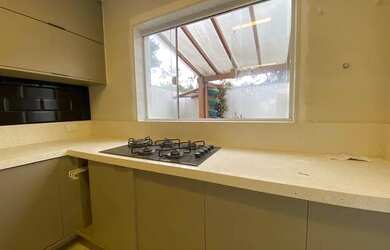 Imagem 14: Casa de condomínio para aluguel e venda possui 270 metros quadrados com 5 quartos