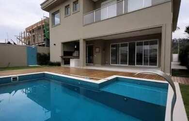 Imagem: A casa em condomínio possui 4 Dormitórios, 5 Banheiros, 4