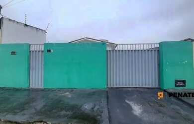 Imagem: A casa possui 3 Dormitórios, 2 Banheiros, 1 Vaga na garagem