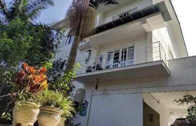 Imagem 4: Casa a venda localizada no condomínio Country Club em Arujá-SP