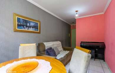 Imagem: O apartamento possui 2 Dormitórios, 1 Banheiro, 1 Vaga na garagem