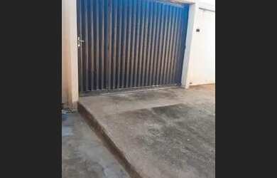 Imagem: A casa possui 2 Dormitórios, 3 Banheiros, 2 Vagas na garagem