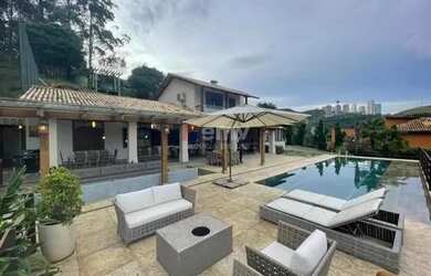 Imagem: A casa em condomínio possui 4 Dormitórios, 5 Banheiros, 5