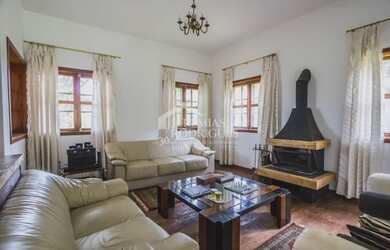 Imagem: A casa possui 5 Dormitórios, 5 Banheiros, 5 Vagas na garagem