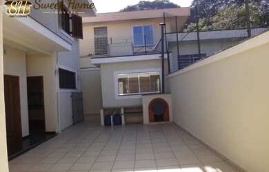 Imagem: A casa possui 4 Dormitórios, 4 Banheiros e 300m² de Área