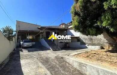 Imagem: A casa possui 5 Dormitórios, 2 Banheiros, 4 Vagas na garagem