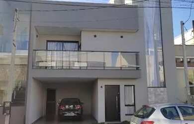 Imagem: A casa em condomínio possui 3 Dormitórios, 3 Banheiros, 2