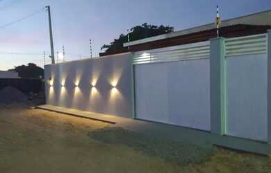 Imagem: A casa possui 5 Dormitórios, 4 Banheiros, 2 Vagas na garagem