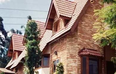 Imagem: A casa possui 4 Dormitórios, 5 Banheiros, 5 Vagas na garagem