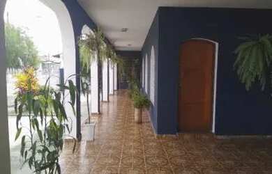 Imagem: A casa possui 5 Dormitórios, 4 Banheiros, 5 Vagas na garagem