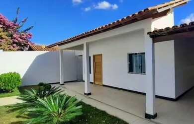 Imagem: A casa possui 3 Dormitórios, 3 Banheiros, 2 Vagas na garagem