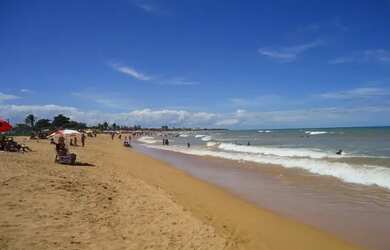 Imagem: A casa possui 4 Dormitórios, 4 Banheiros, 4 Vagas na garagem