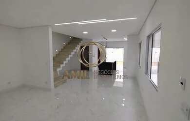 Imagem: A casa possui 3 Dormitórios, 3 Banheiros, 2 Vagas na garagem