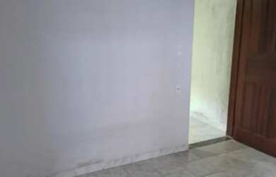 Imagem: A casa possui 1 Dormitório, 1 Banheiro, 1 Vaga na garagem e