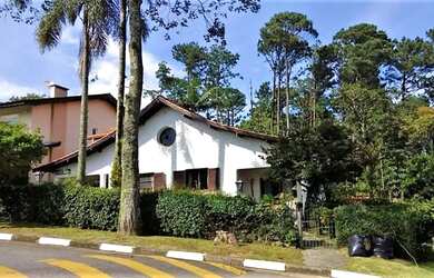Imagem: A casa em condomínio possui 4 Dormitórios, 4 Banheiros, 3