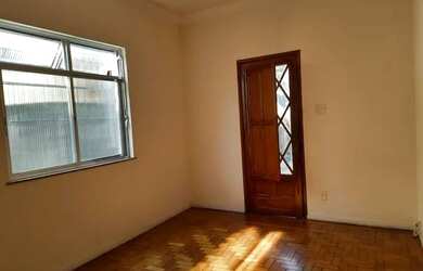 Imagem: A casa possui 3 Dormitórios, 1 Banheiro, 1 Vaga na garagem