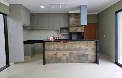 Imagem: A casa em condomínio possui 3 Dormitórios, 4 Banheiros, 2