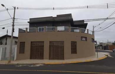 Imagem: A casa possui 3 Dormitórios, 2 Banheiros e 160m² de Área