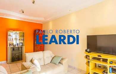 Imagem: A casa possui 3 Dormitórios, 2 Banheiros, 2 Vagas na garagem