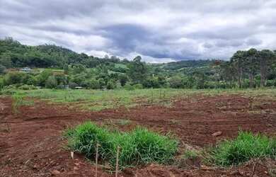 Imagem: O terreno possui 1.000m² de Área e está localizado em Canadá