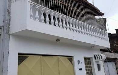 Imagem: A casa possui 3 Dormitórios e 3 Banheiros e está localizado