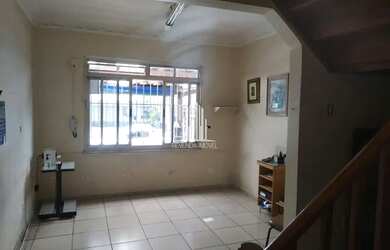 Imagem: A casa possui 1 Dormitório, 3 Banheiros, 2 Vagas na garagem