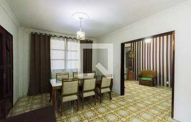 Imagem: A casa possui 4 Dormitórios, 4 Banheiros, 3 Vagas na garagem