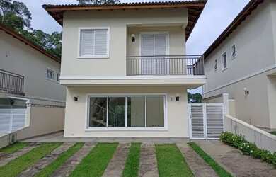 Imagem: A casa possui 4 Dormitórios, 4 Banheiros, 3 Vagas na garagem