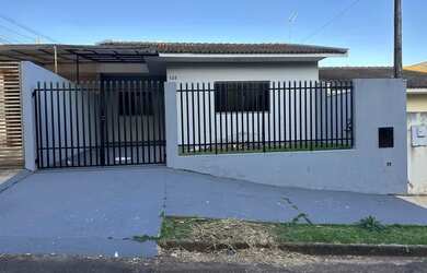 Imagem: A casa possui 2 Dormitórios, 1 Banheiro, 1 Vaga na garagem