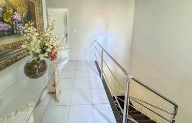 Imagem: A casa em condomínio possui 4 Dormitórios, 5 Banheiros, 2