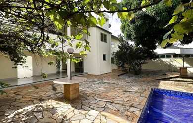 Imagem: A casa em condomínio possui 5 Dormitórios, 5 Banheiros, 5