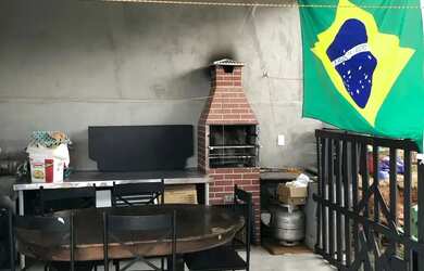 Imagem: A casa em condomínio possui 4 Dormitórios, 2 Banheiros, 2