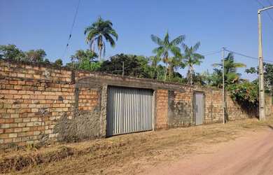 Imagem: A casa possui 2 Dormitórios, 1 Banheiro, 3 Vagas na garagem