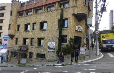 Imagem: O depósito possui 5 Vagas na garagem, 700m² de Área e está