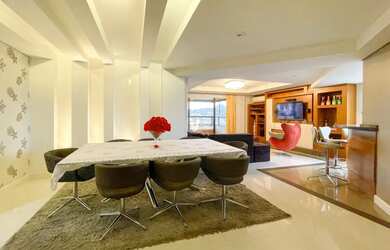 Imagem: O apartamento possui 3 Dormitórios, 5 Banheiros, 2 Vagas na