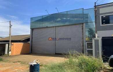 Imagem: O depósito possui 5 Vagas na garagem e 300m² de Área e está