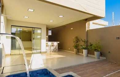 Imagem: A casa possui 3 Dormitórios, 4 Banheiros, 2 Vagas na garagem