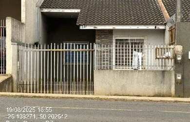 Imagem: A casa possui 2 Dormitórios, 1 Banheiro, 1 Vaga na garagem